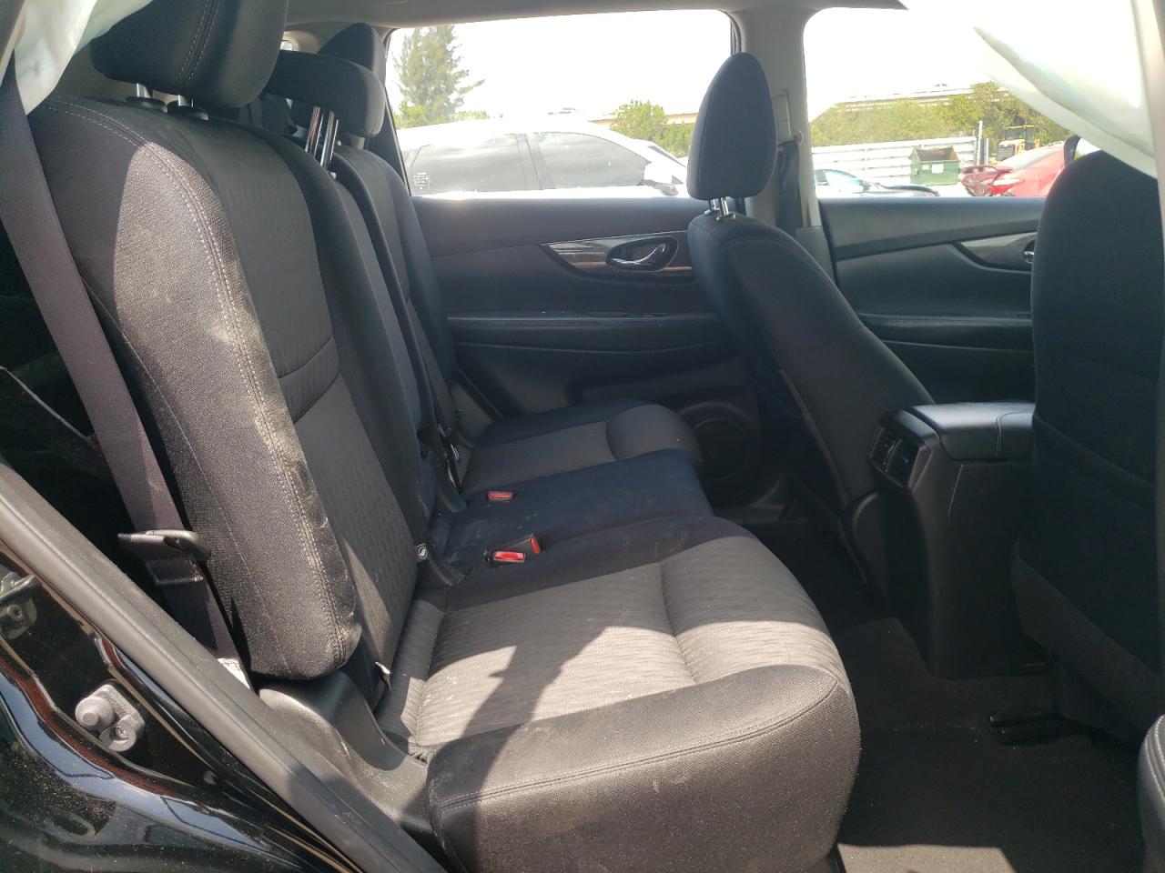 Photo 6 from auction – 2017 NISSAN ROGUE S with VIN JN8AT2MT8HW138684