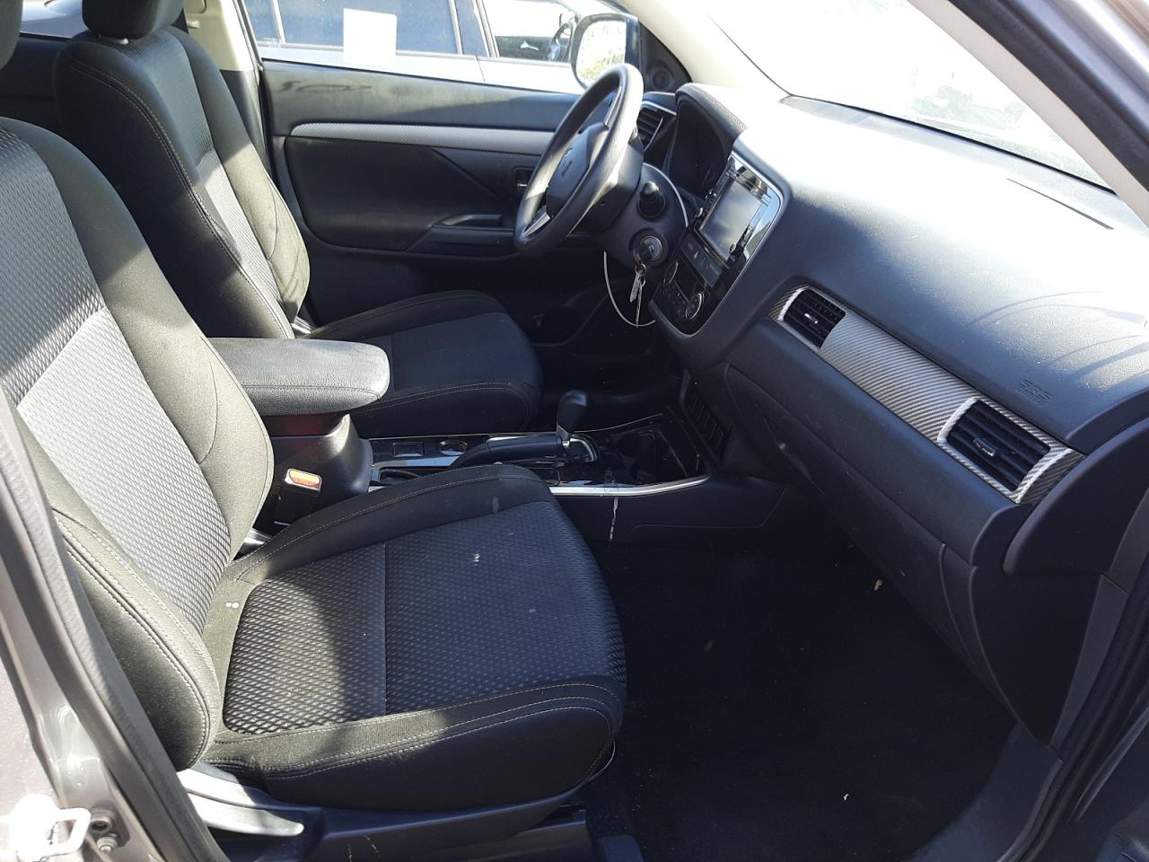Photo 5 from auction – 2018 MITSUBISHI OUTLANDER with VIN JA4AD2A36JZ052804