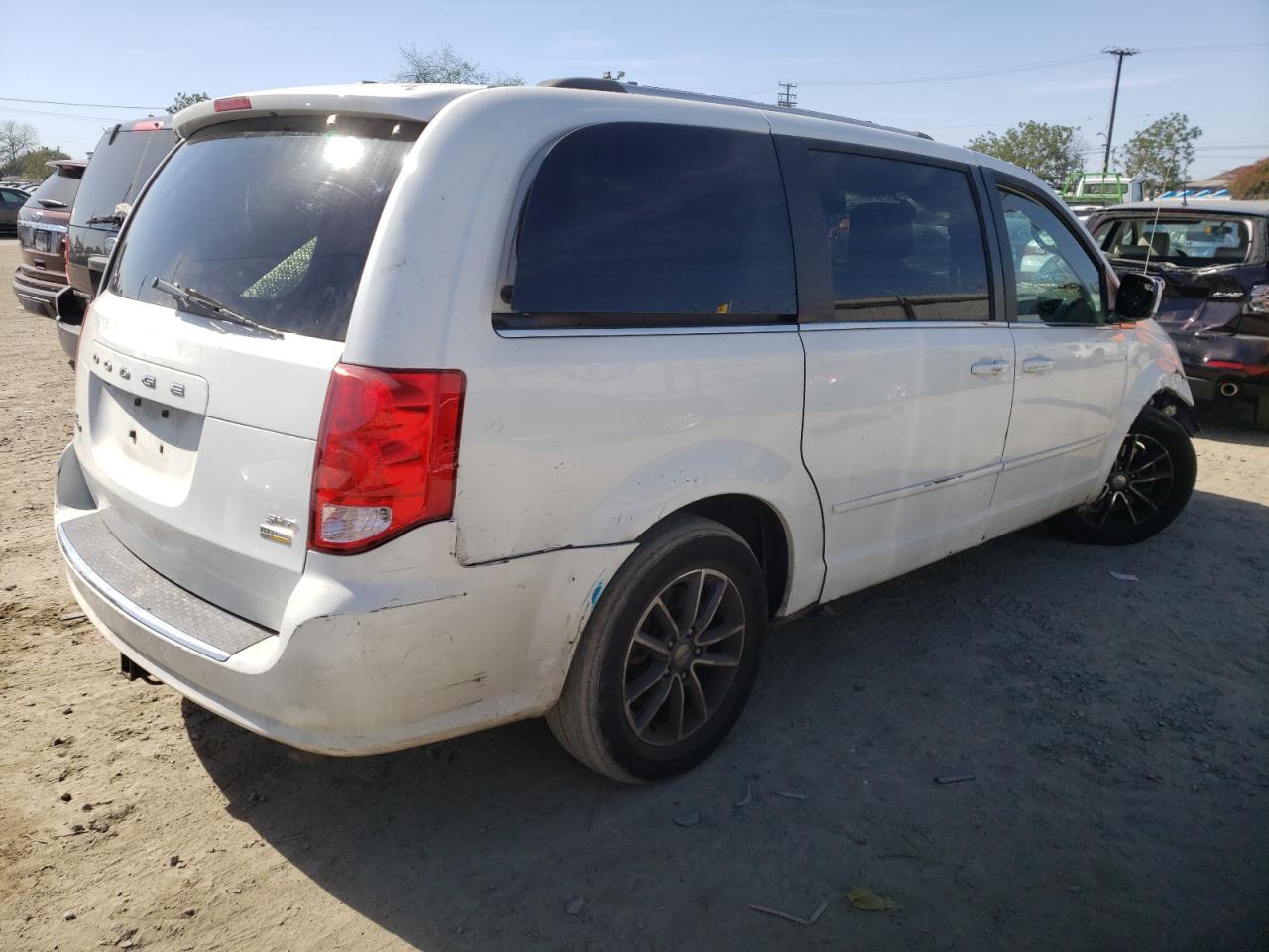 Photo 4 from auction – 2017 DODGE GRAND CARA with VIN 2C4RDGCG5HR786327