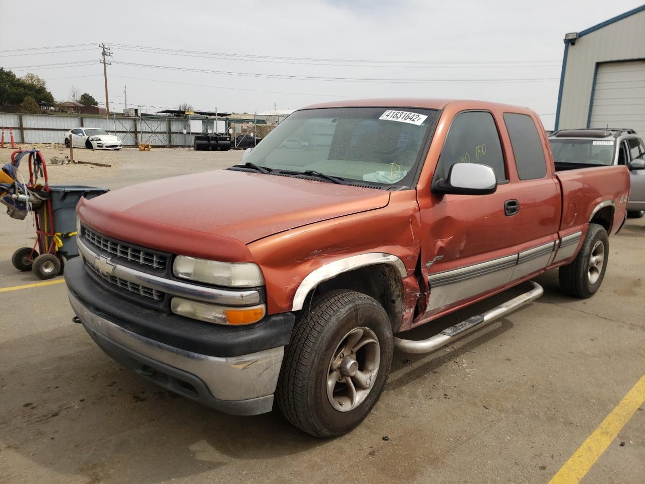 Photo 2 from auction – 2001 CHEVROLET SILVERADO with VIN 1GCEK19T61E159404