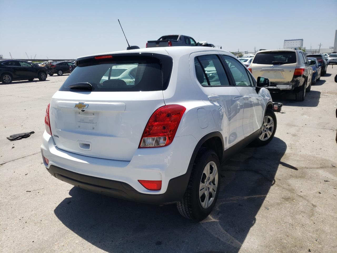 Photo 4 from auction – 2017 CHEVROLET TRAX LS with VIN 3GNCJKSB2HL278652