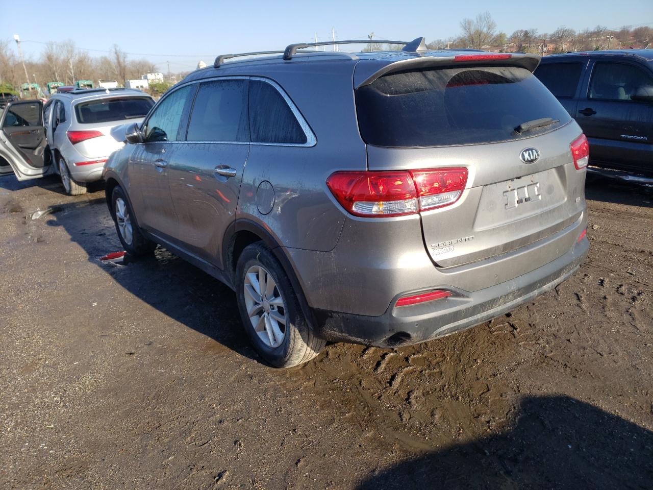 Photo 3 from auction – 2016 KIA SORENTO LX with VIN 5XYPG4A30GG057698