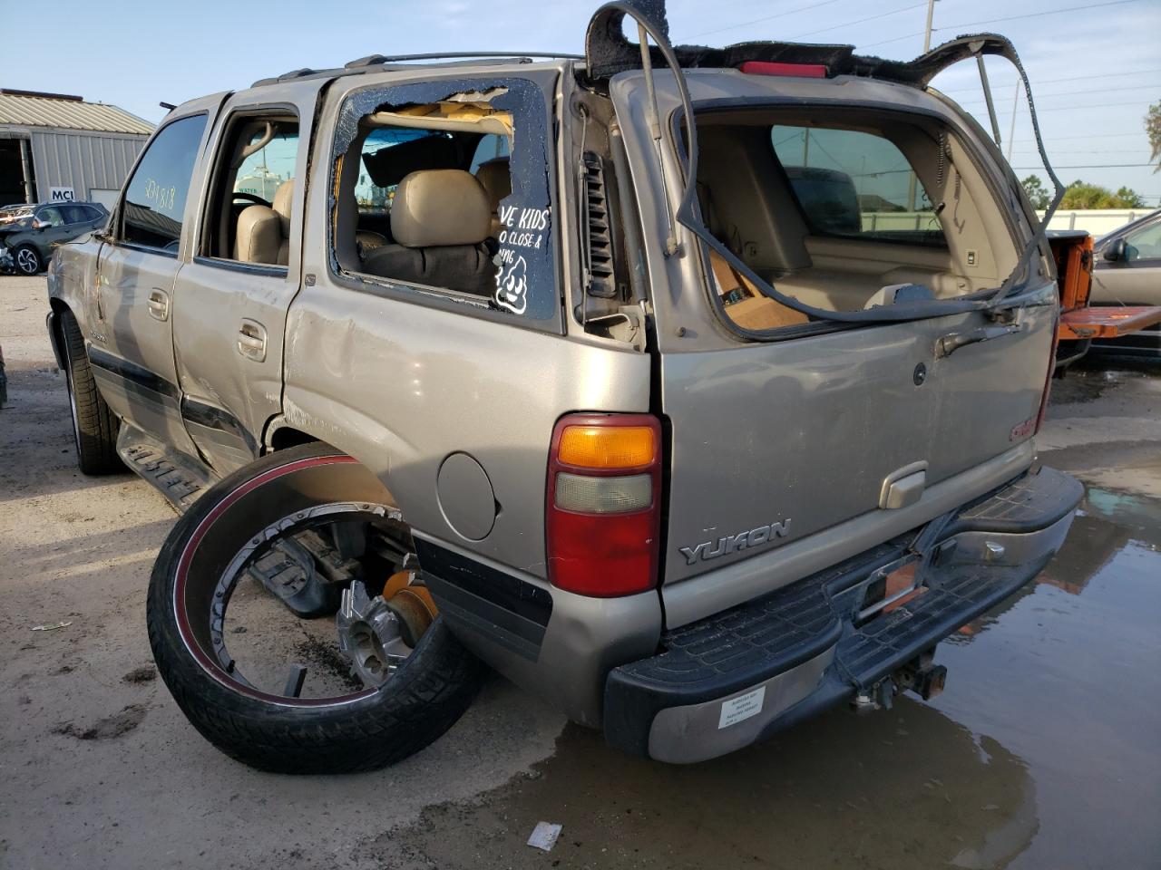 Photo 3 from auction – 2001 GMC YUKON with VIN 1GKEC13T21J188917