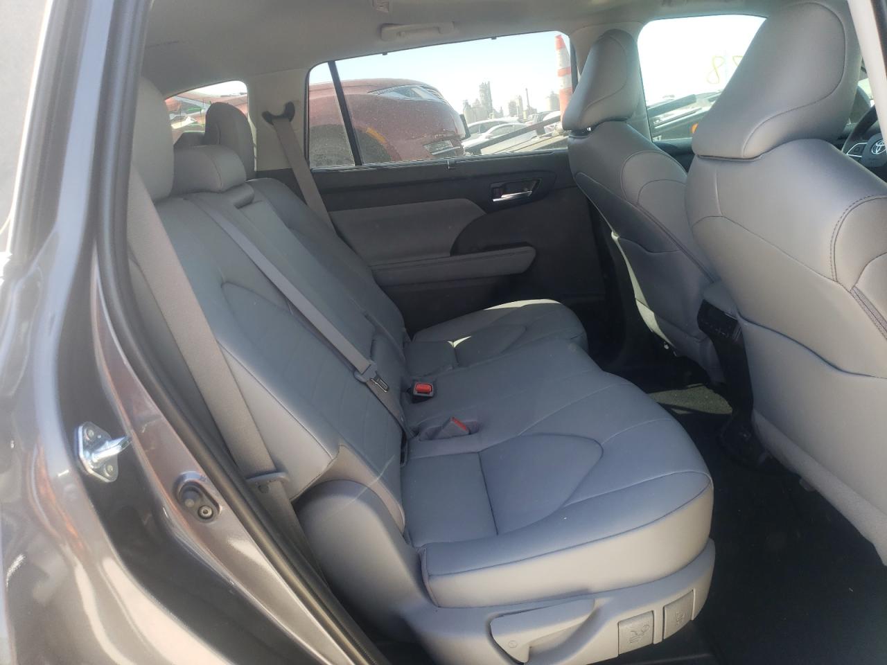 Photo 6 from auction – 2022 TOYOTA HIGHLANDER with VIN 5TDGZRBH4NS188764