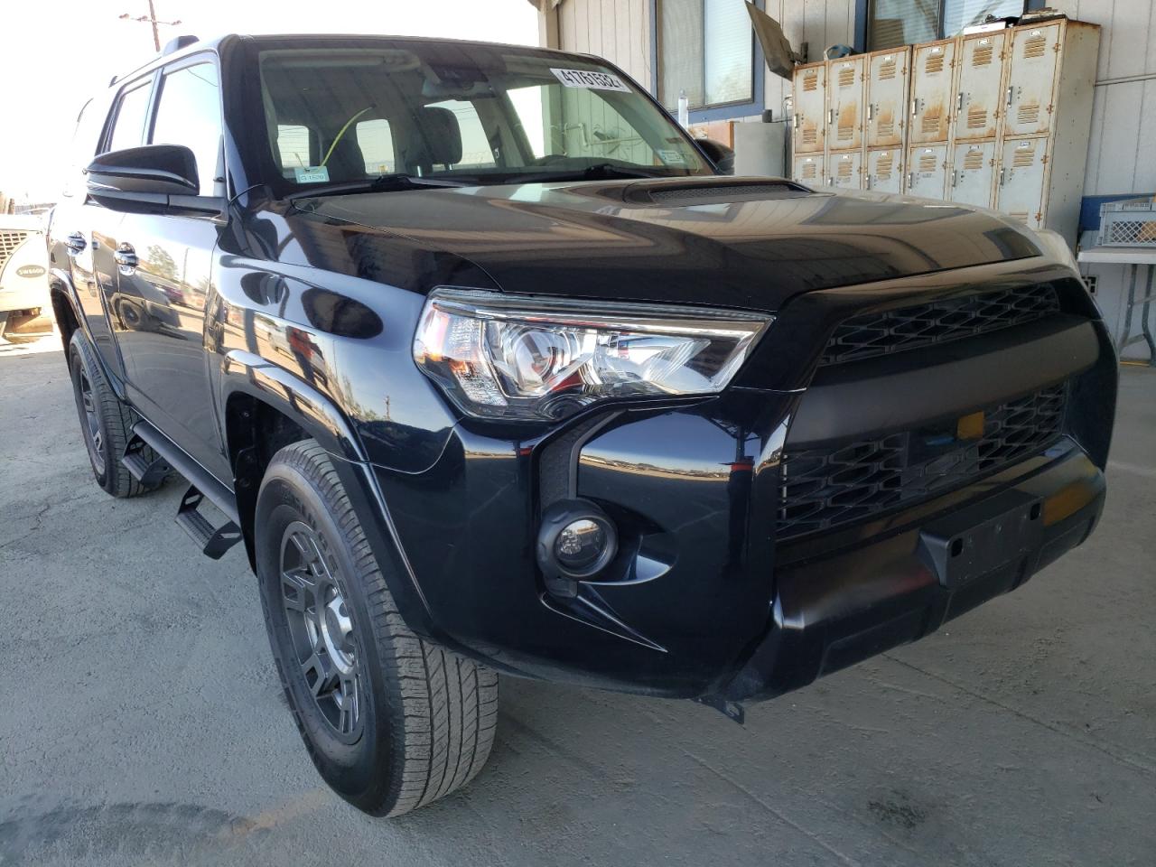 TOYOTA 4RUNNER SR 2020 with VIN JTEBU5JR2L5785678 - Photo from auction