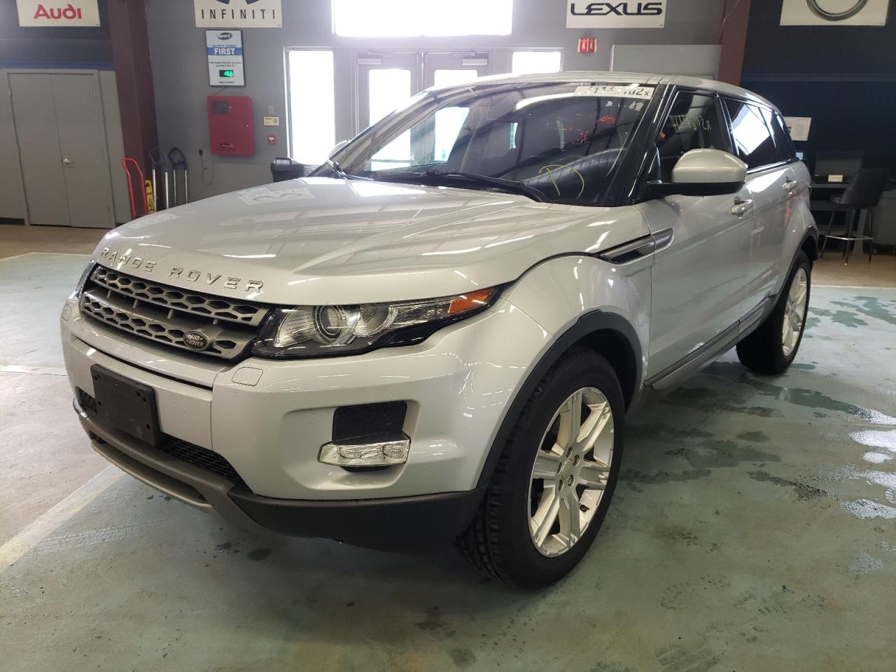 Photo 2 from auction – 2015 LAND ROVER RANGE ROVE with VIN SALVP2BG8FH992821