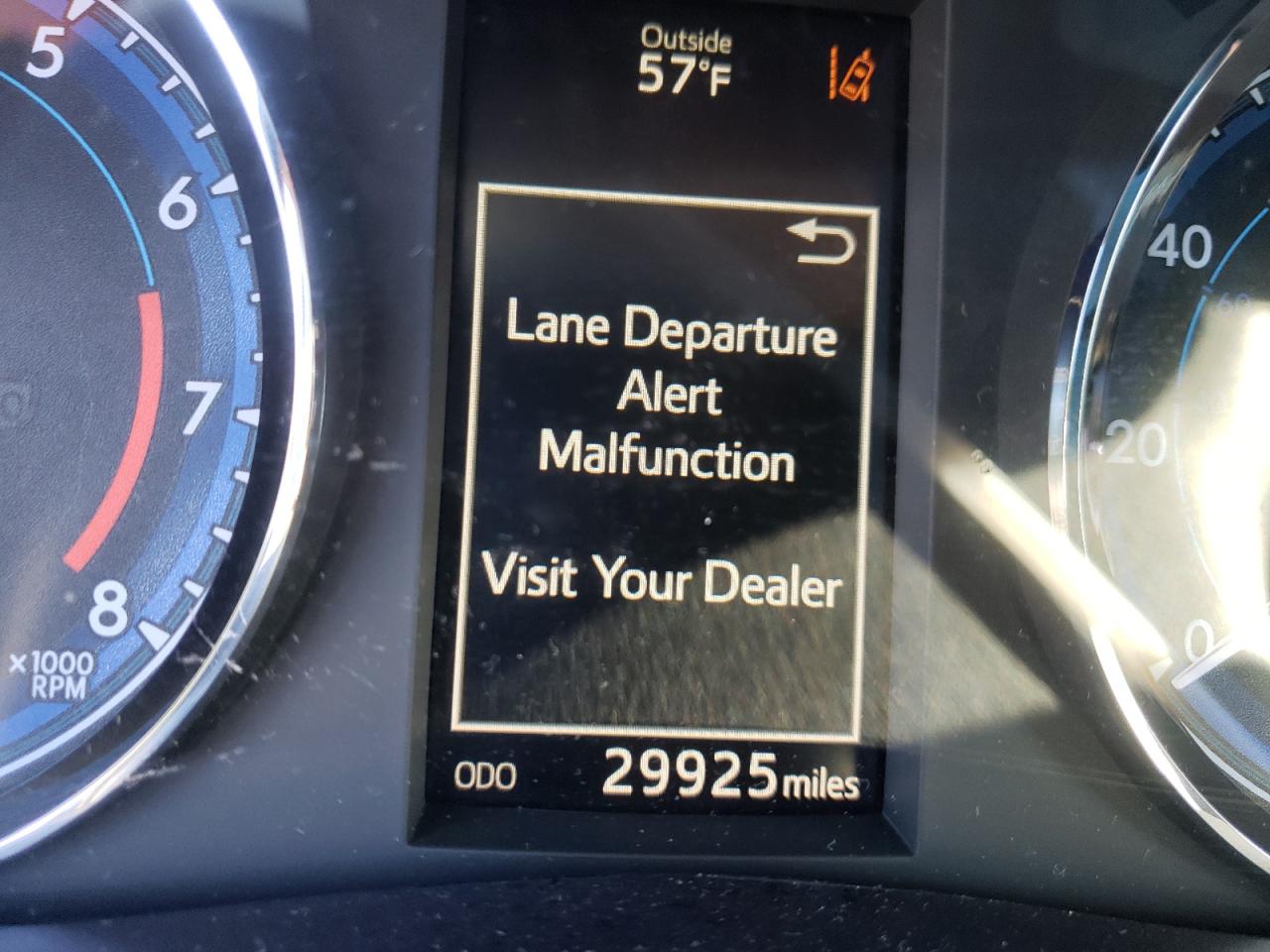 Photo 8 from auction – 2018 TOYOTA COROLLA L with VIN 5YFBURHE9JP843588