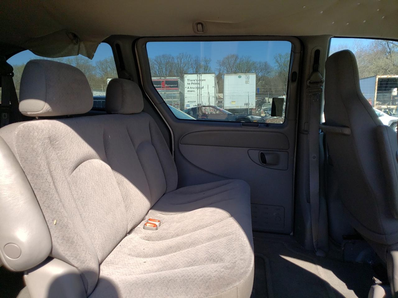 Photo 6 from auction – 2002 DODGE GRAND CARA with VIN 2B4GP443X2R699049