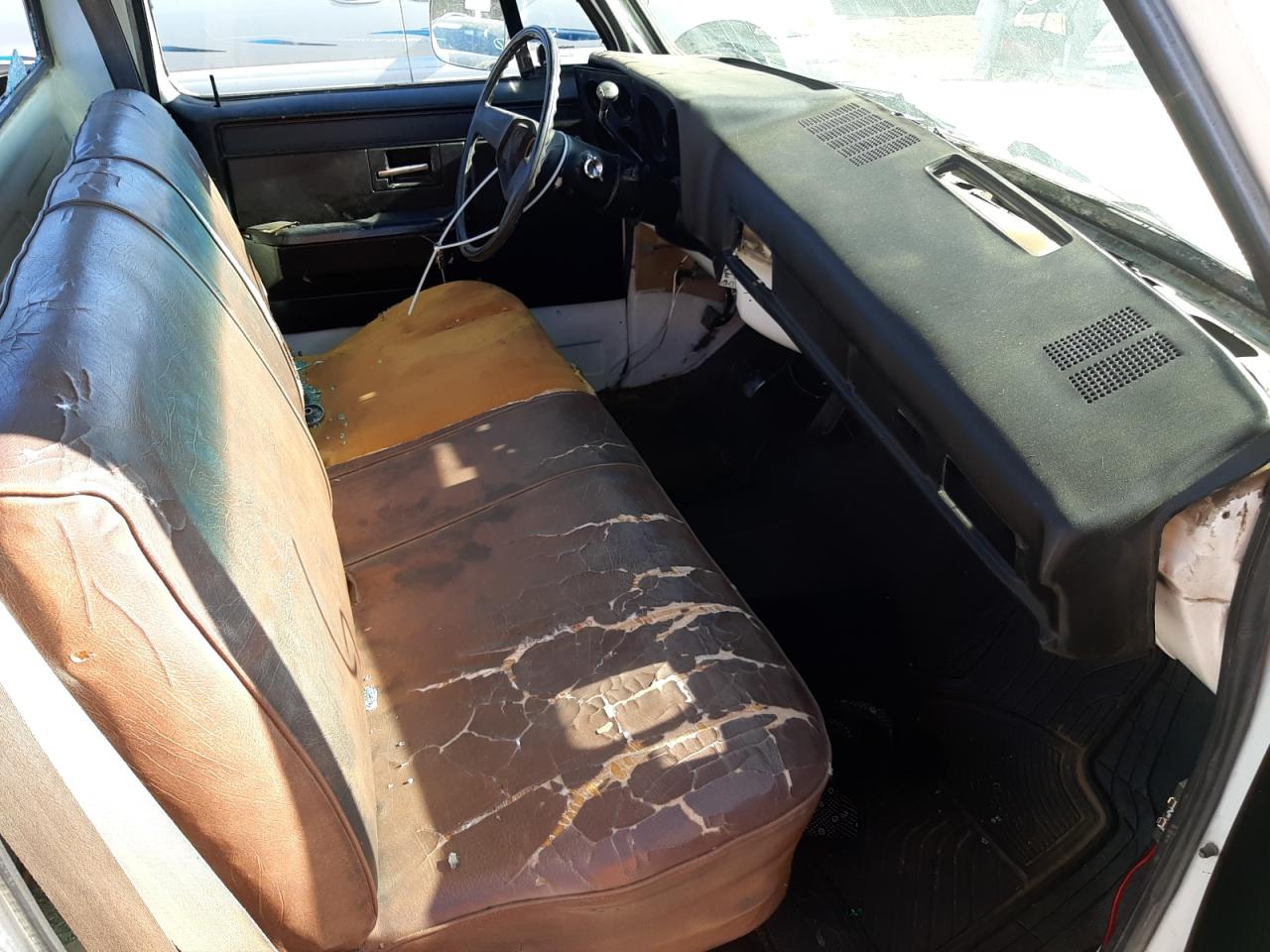 Photo 5 from auction – 1984 CHEVROLET C10 with VIN 1GCDC14HXEJ164890