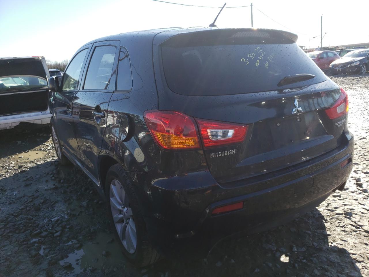 Photo 3 from auction – 2011 MITSUBISHI OUTLANDER with VIN JA4AR4AU2BZ021296