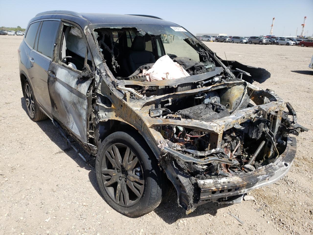 HONDA PILOT TOUR 2022 with VIN 5FNYF5H97NB006596 - Photo from auction