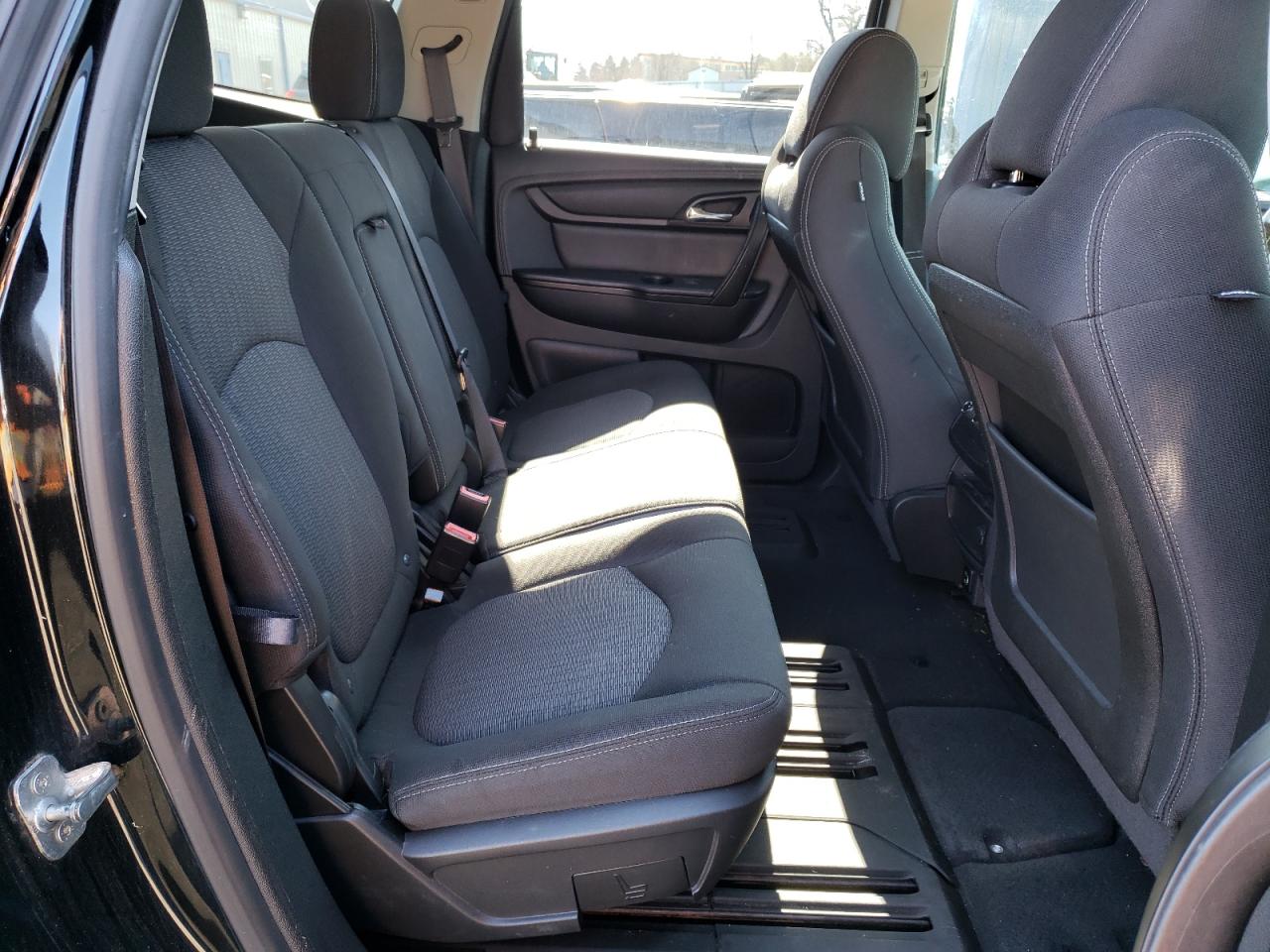 Photo 6 from auction – 2017 CHEVROLET TRAVERSE L with VIN 1GNKVGKD6HJ270270