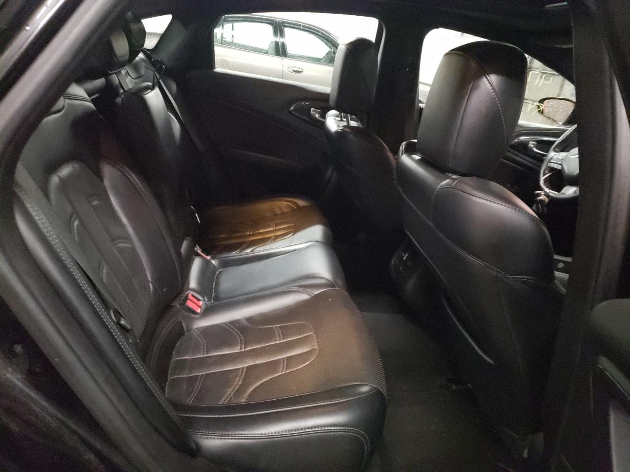 Photo 6 from auction – 2015 CHRYSLER 200 S with VIN 1C3CCCDG2FN669044