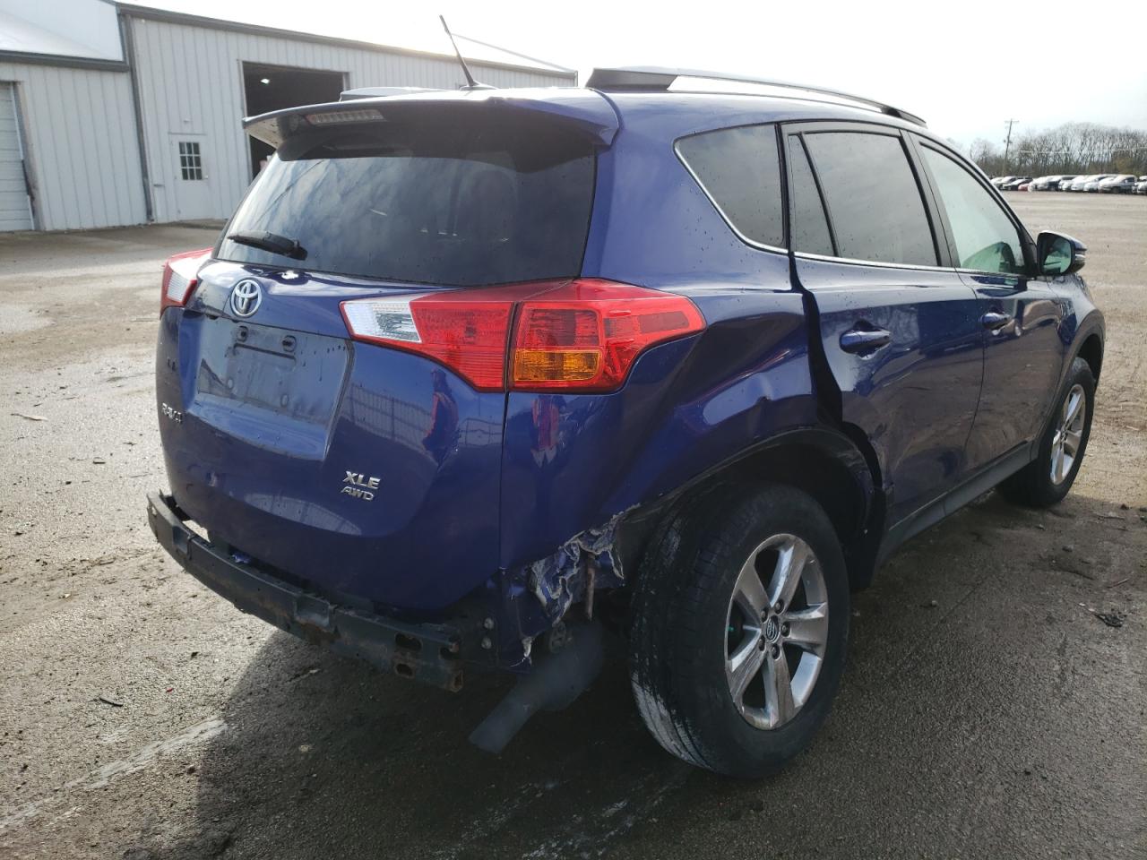 Photo 4 from auction – 2015 TOYOTA RAV4 XLE with VIN 2T3RFREV3FW229808