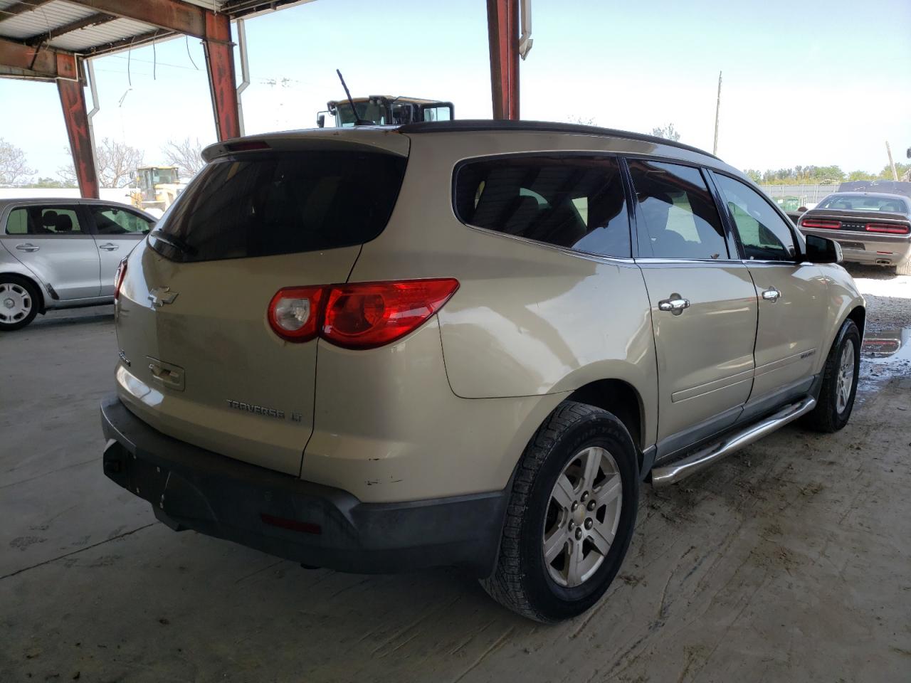 Photo 4 from auction – 2009 CHEVROLET TRAVERSE L with VIN 1GNER23D79S146023