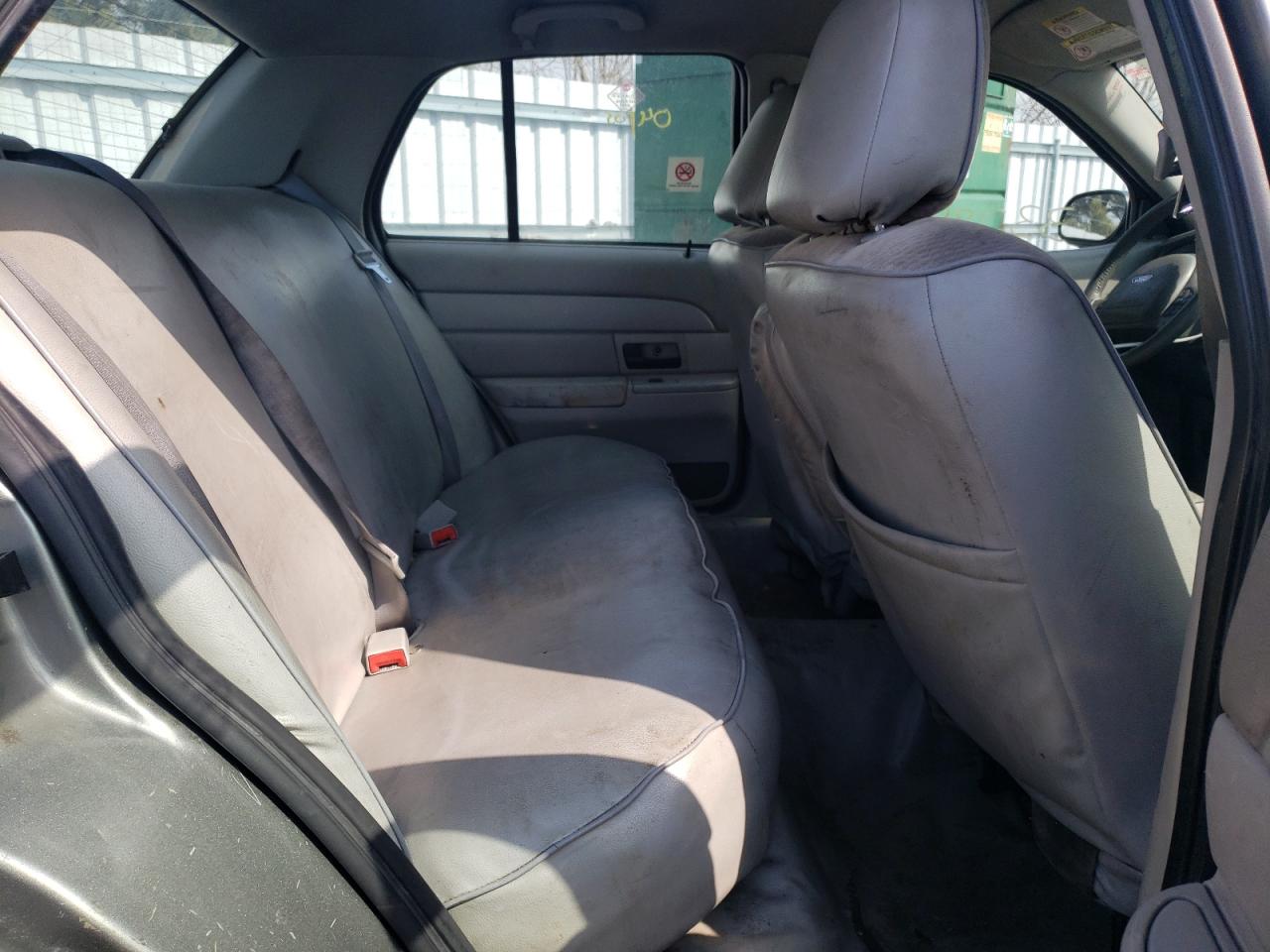 Photo 6 from auction – 2004 FORD CROWN VICT with VIN 2FAFP74W54X174222