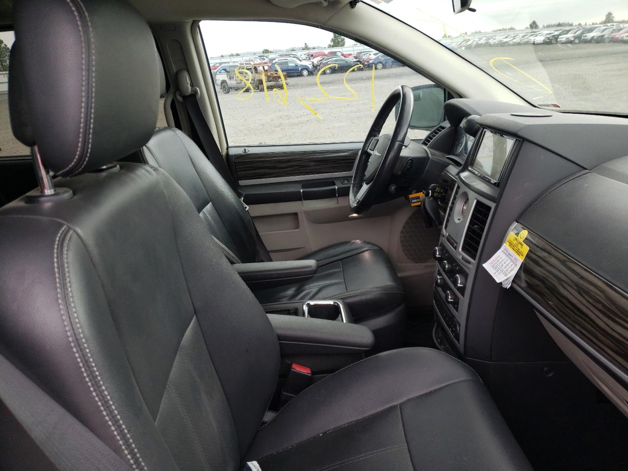 Photo 5 from auction – 2010 CHRYSLER TOWN & COU with VIN 2A4RR5D13AR299157