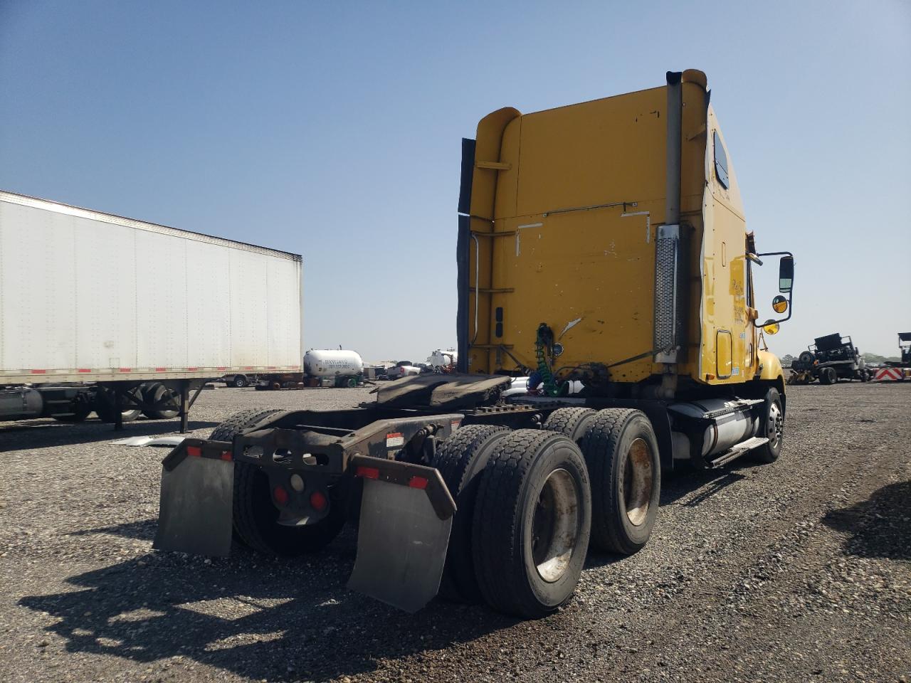 Photo 4 from auction – 2005 FREIGHTLINER CONVENTION with VIN 1FUJA6CK45LU28329