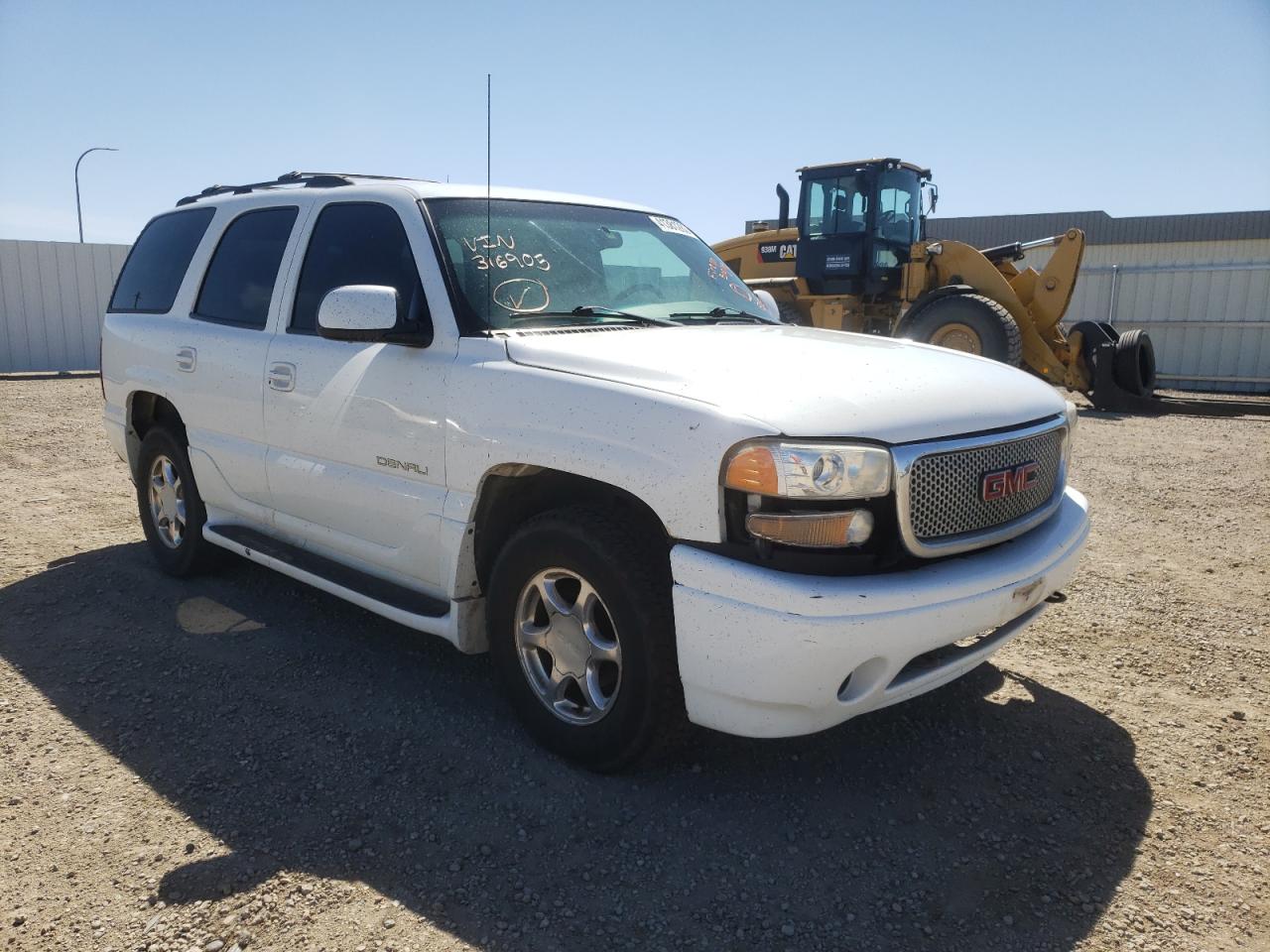 GMC DENALI 2001 with VIN 1GKEK63U01J316905 - Photo from auction