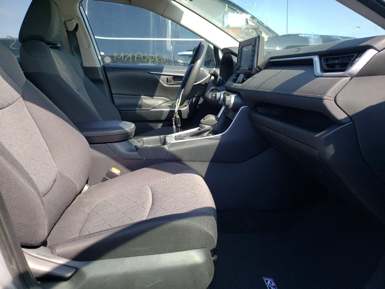 Photo 5 from auction – 2020 TOYOTA RAV4 LE with VIN 2T3B1RFV4LW139397