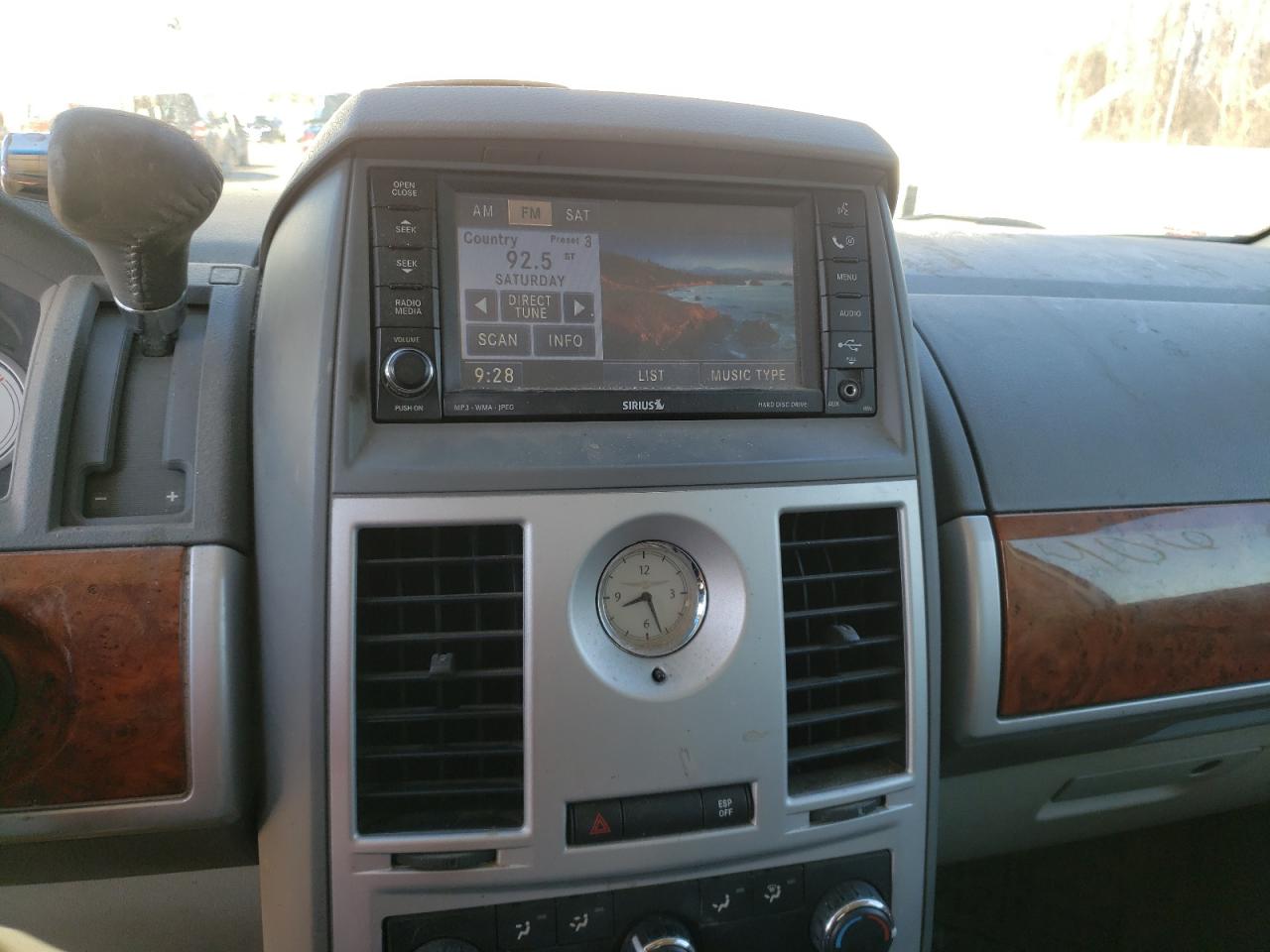 Photo 9 from auction – 2008 CHRYSLER TOWN & COU with VIN 2A8HR54P08R843686
