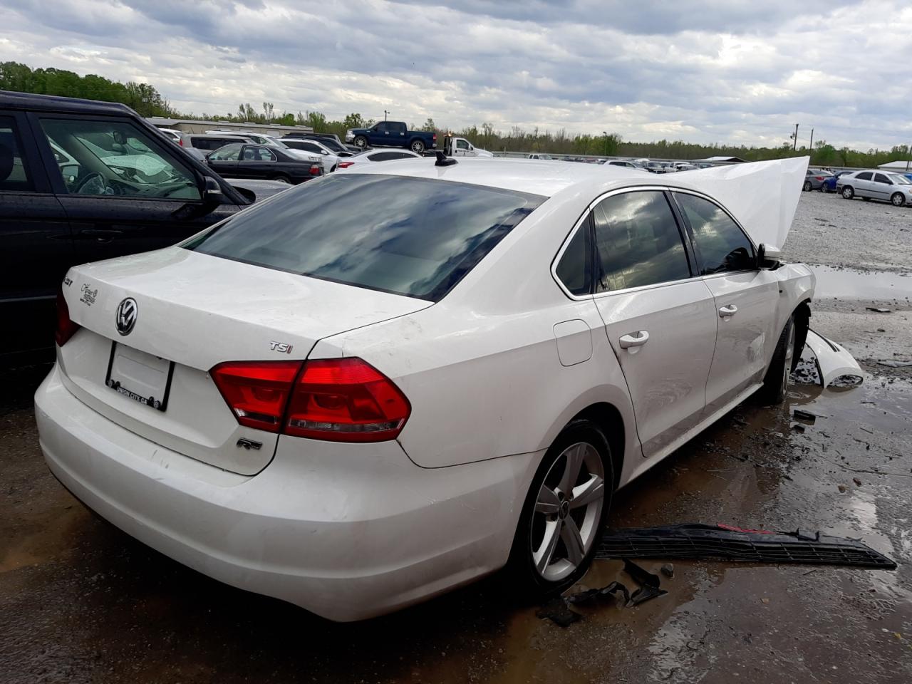 Photo 4 from auction – 2015 VOLKSWAGEN PASSAT S with VIN 1VWAS7A34FC107265