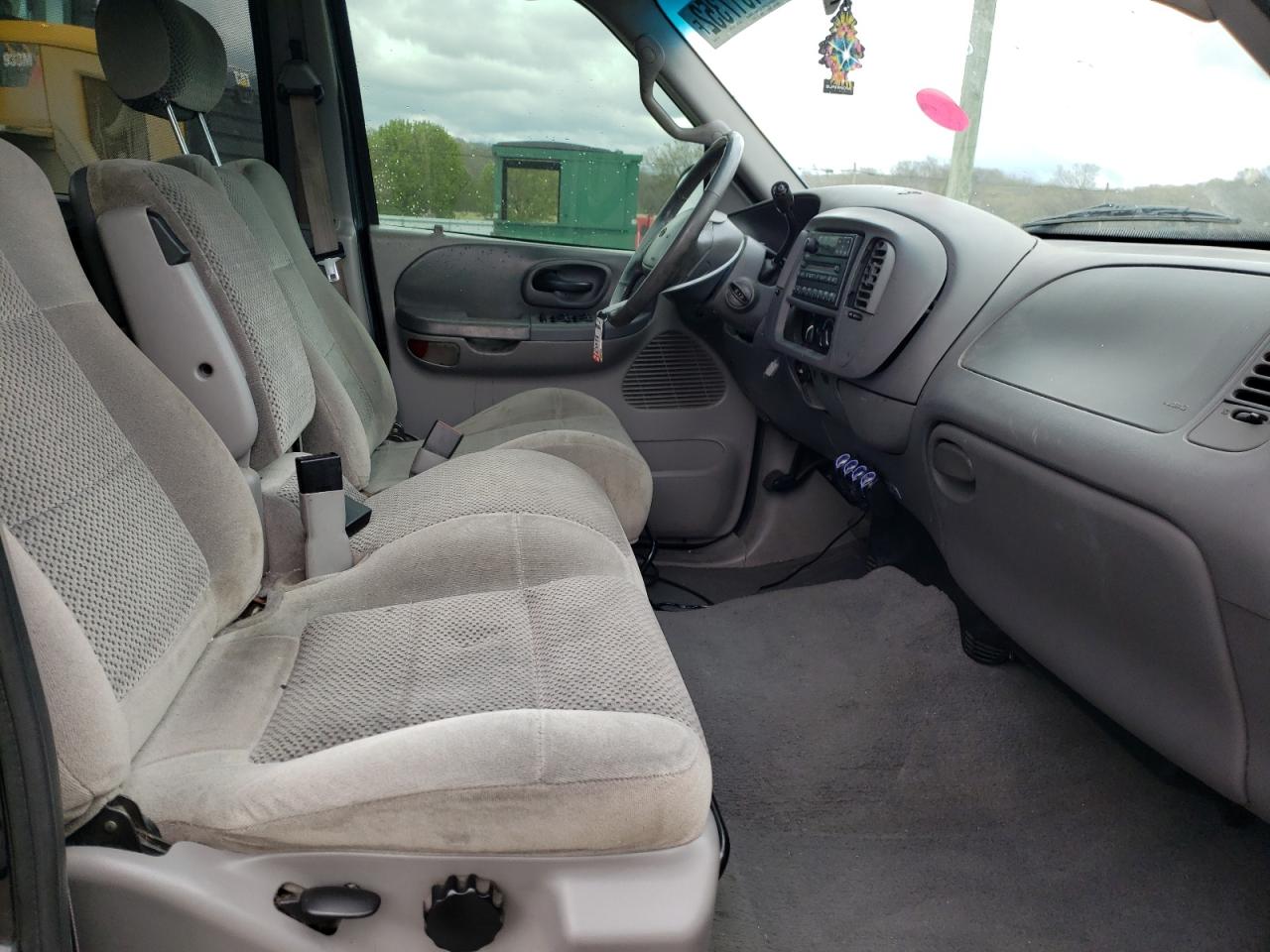 Photo 5 from auction – 2001 FORD F150 SUPER with VIN 1FTRW07W61KF67982