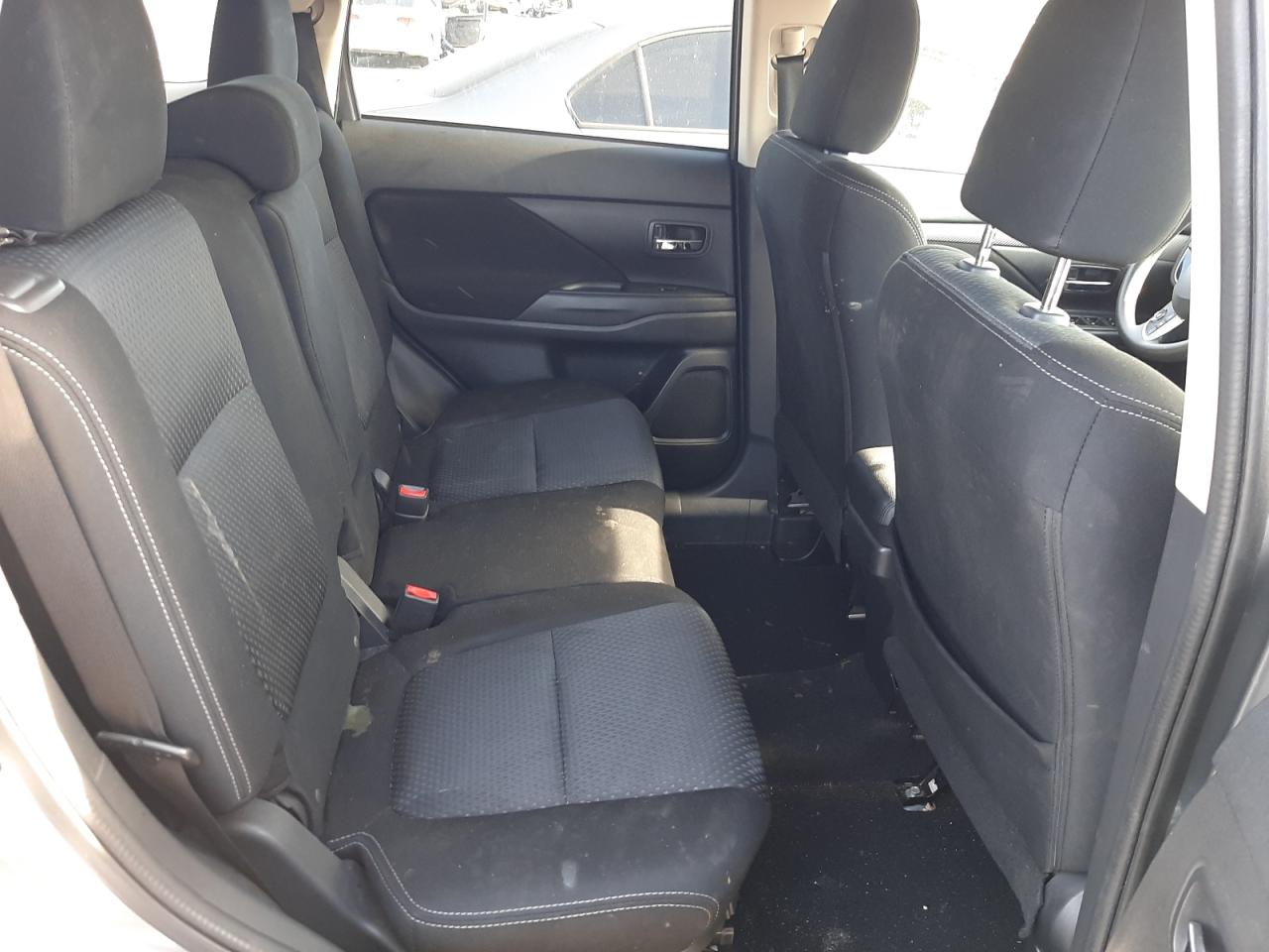 Photo 6 from auction – 2018 MITSUBISHI OUTLANDER with VIN JA4AD2A36JZ052804