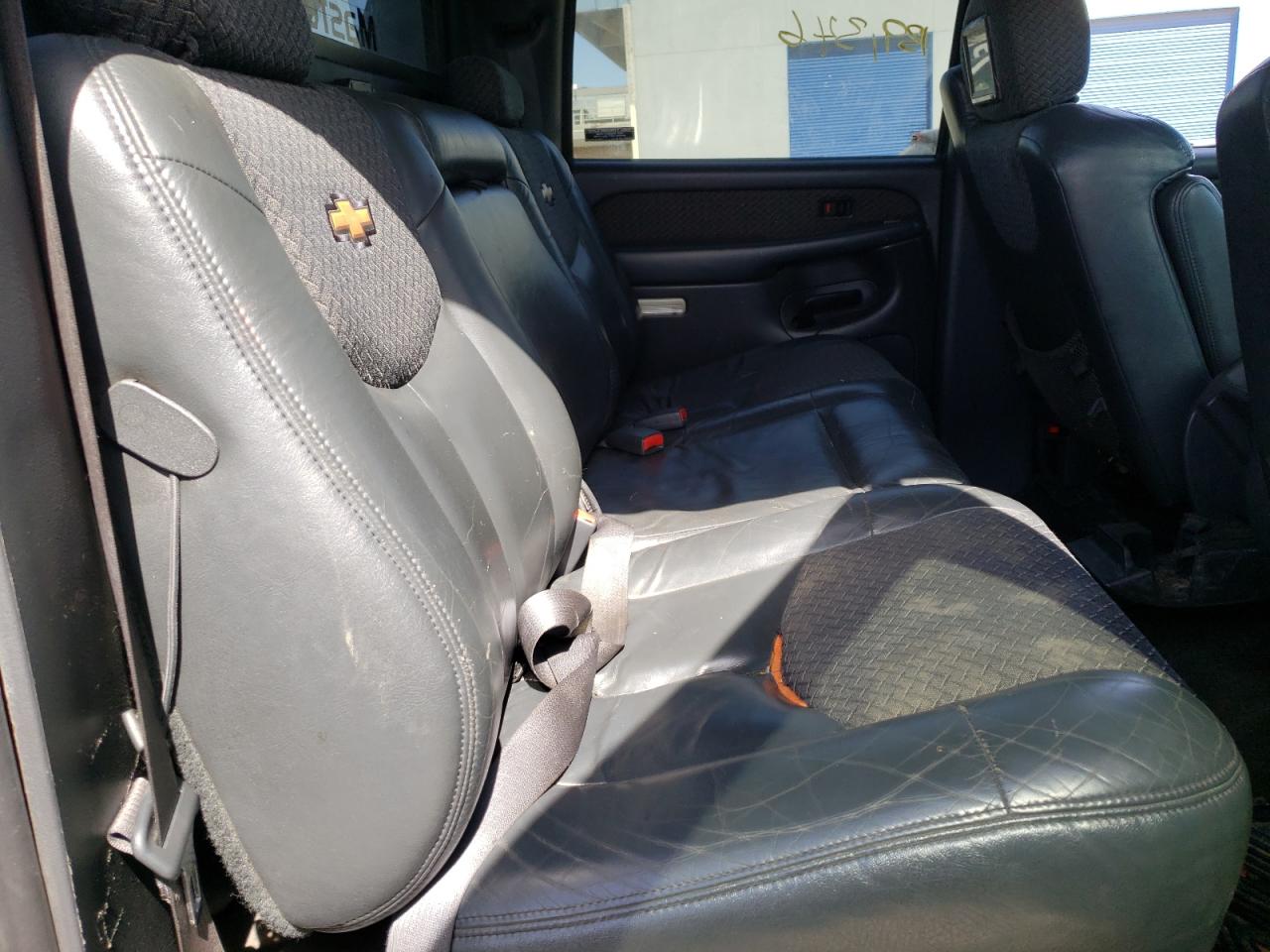 Photo 6 from auction – 2002 CHEVROLET AVALANCHE with VIN 3GNEK13T72G101585