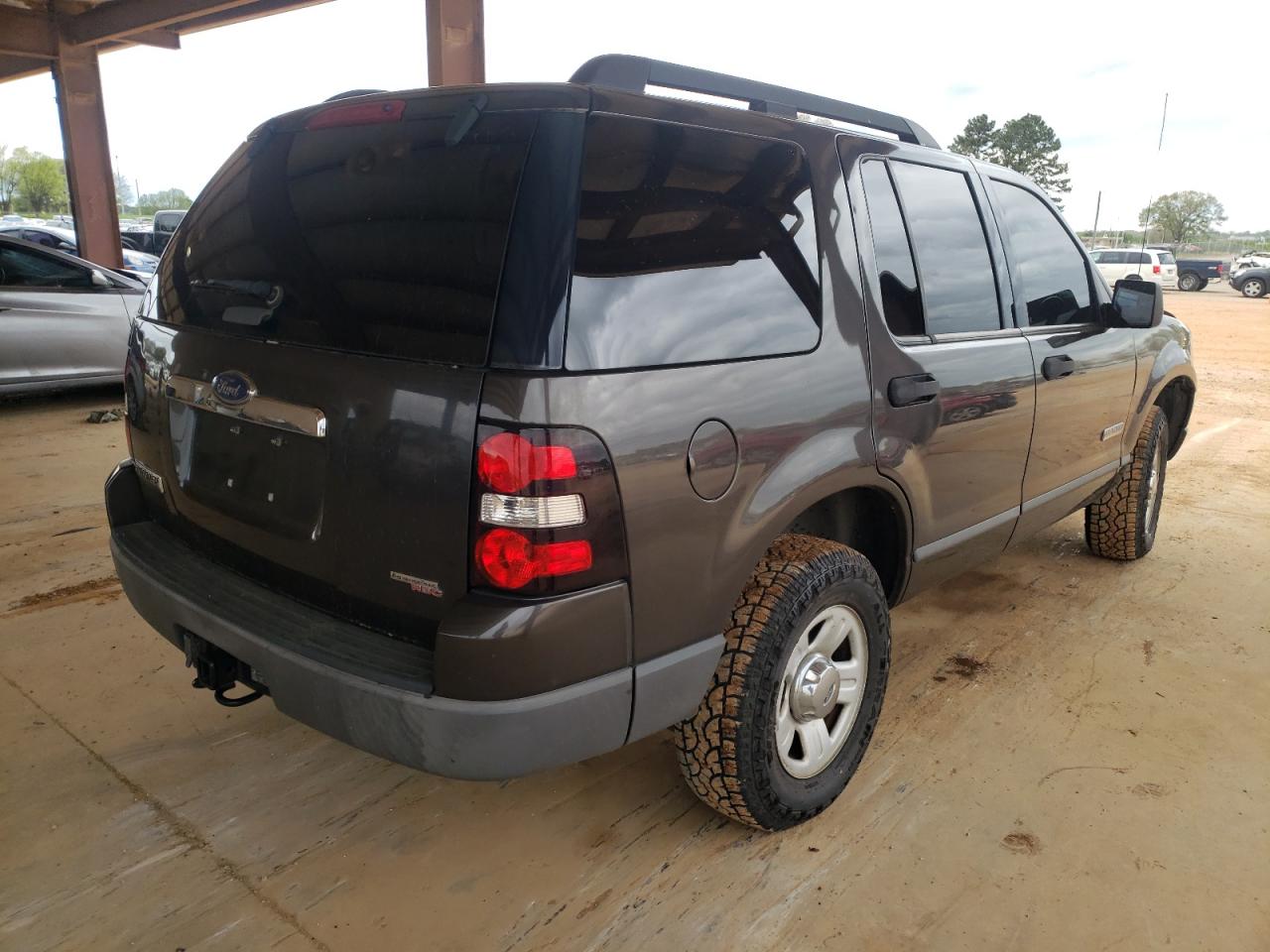 Photo 4 from auction – 2006 FORD EXPLORER X with VIN 1FMEU62E76UB59293