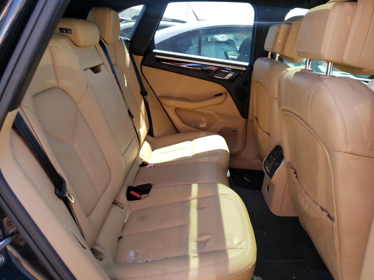 Photo 6 from auction – 2018 PORSCHE MACAN S with VIN WP1AB2A50JLB32341