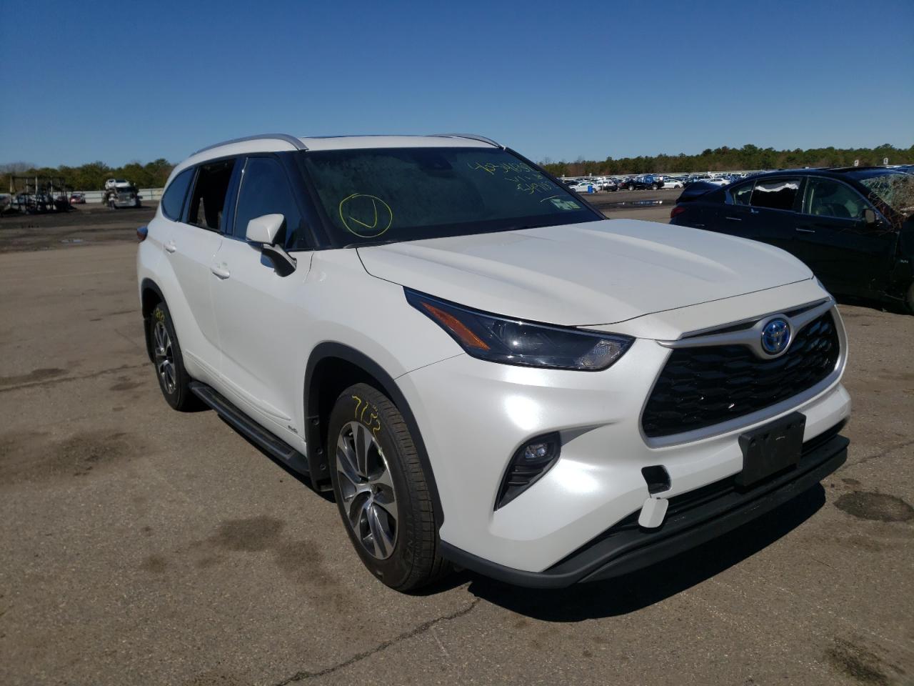 TOYOTA HIGHLANDER 2022 with VIN 5TDGBRCH9NS549182 - Photo from auction