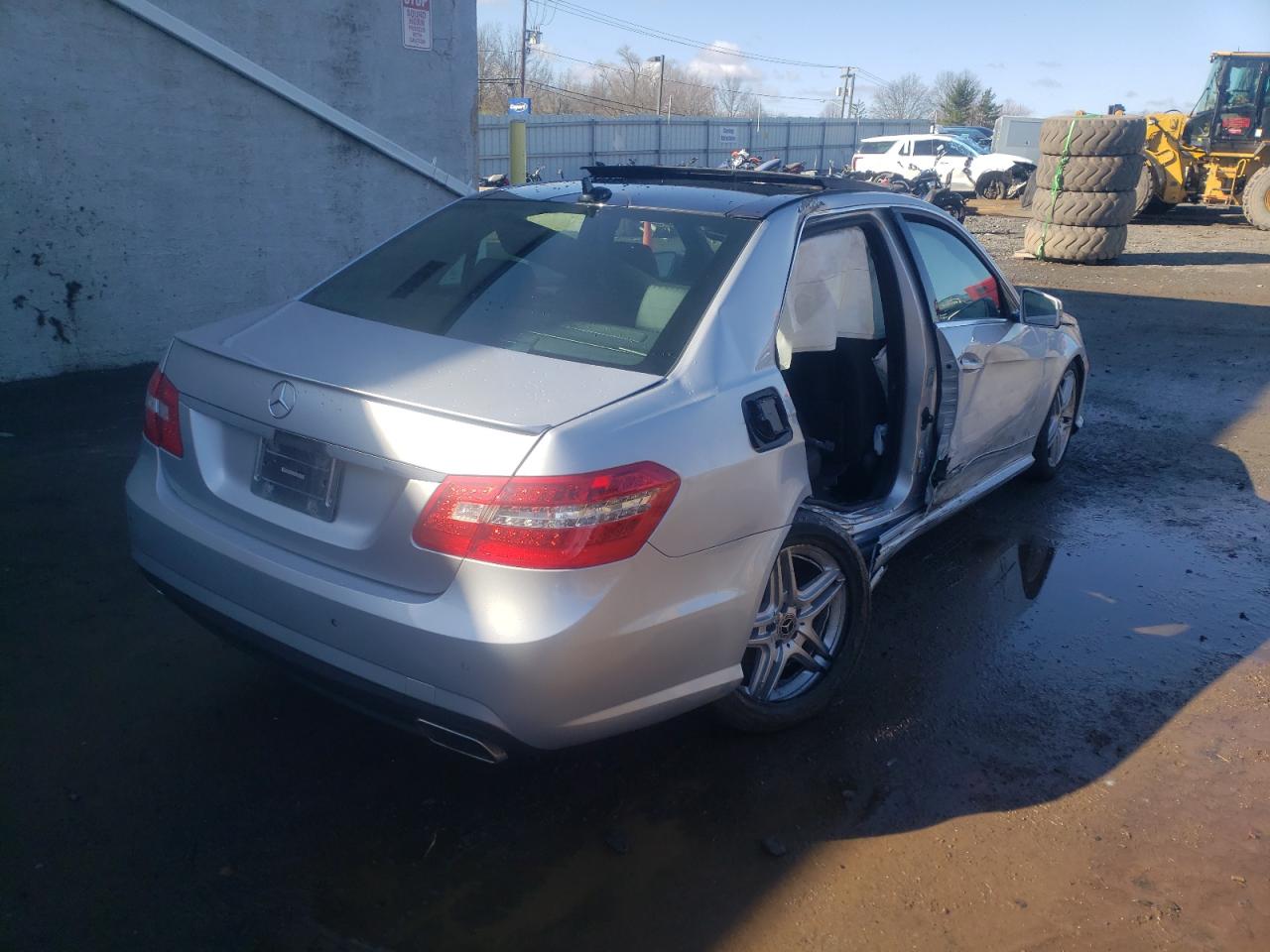 Photo 4 from auction – 2011 MERCEDES-BENZ E 350 4MAT with VIN WDDHF8HB1BA376554