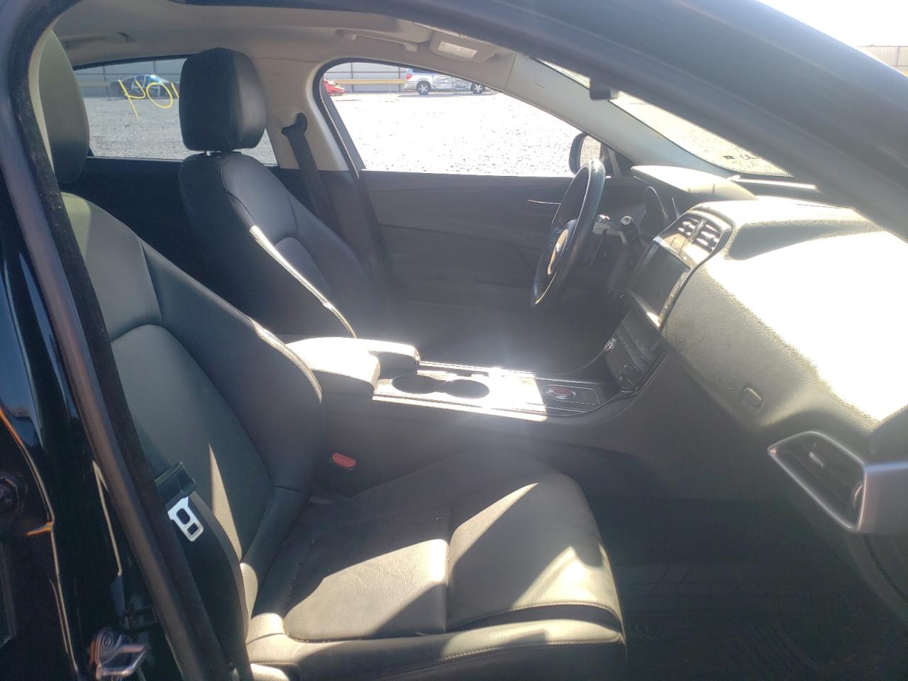 Photo 5 from auction – 2017 JAGUAR XE with VIN SAJAR4BG2HA947527