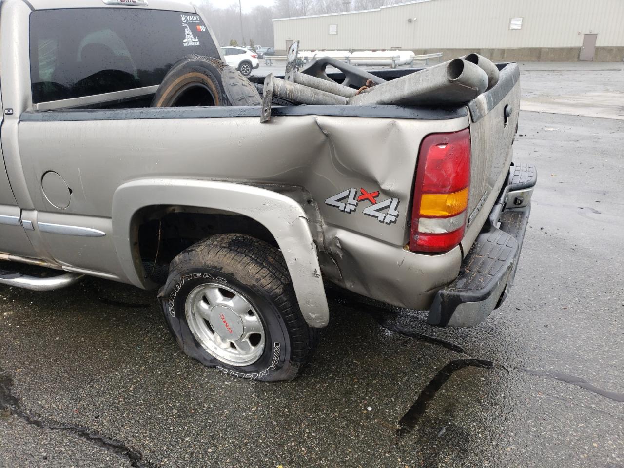 Photo 10 from auction – 2002 GMC NEW SIERRA with VIN 2GTEK19V421272627
