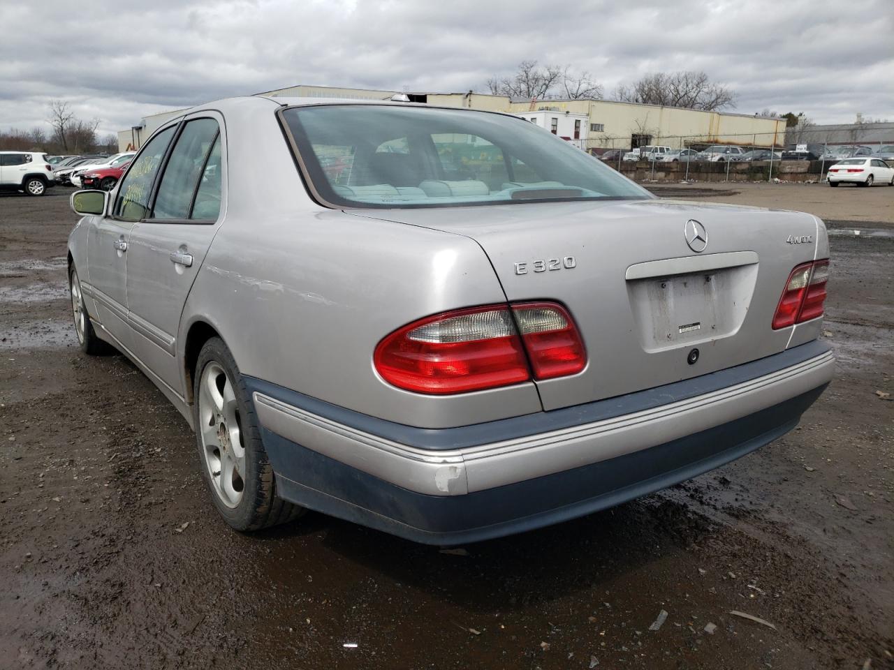 Photo 3 from auction – 2002 MERCEDES-BENZ E 320 4MAT with VIN WDBJF82J22X069644