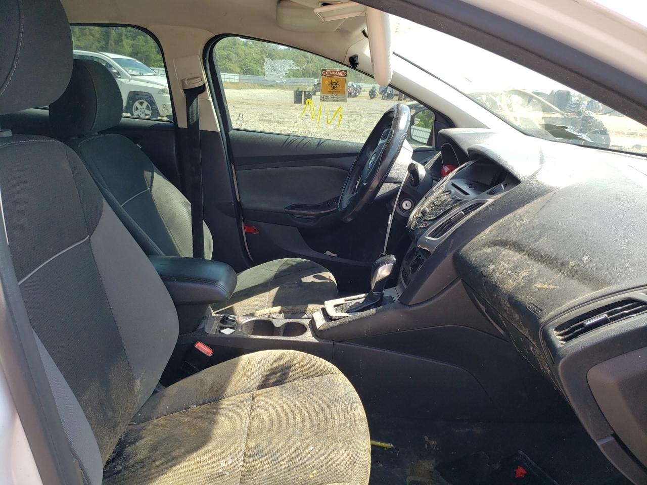 Photo 5 from auction – 2014 FORD FOCUS SE with VIN 1FADP3F22EL225801