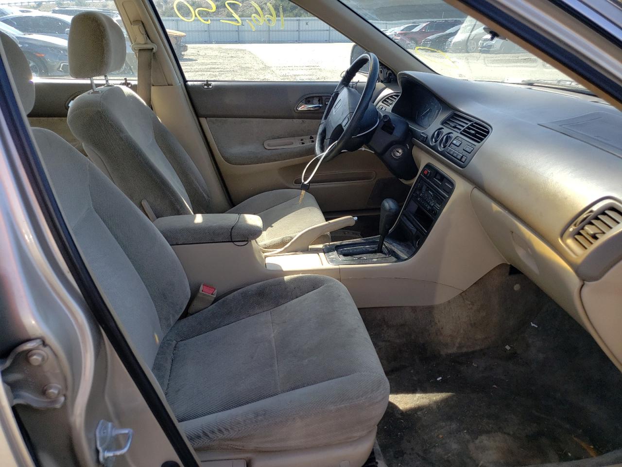 Photo 5 from auction – 1995 HONDA ACCORD EX with VIN 1HGCD5652SA076108