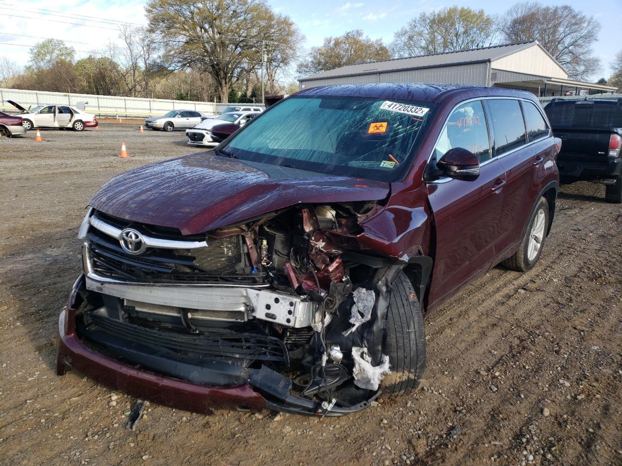 Photo 2 from auction – 2016 TOYOTA HIGHLANDER with VIN 5TDBKRFH3GS249744