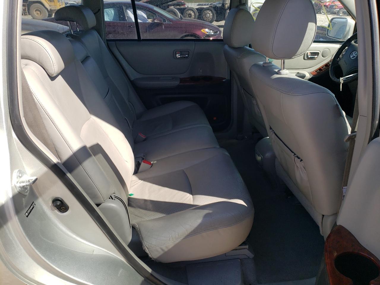 Photo 6 from auction – 2004 TOYOTA HIGHLANDER with VIN JTEEP21A240017095