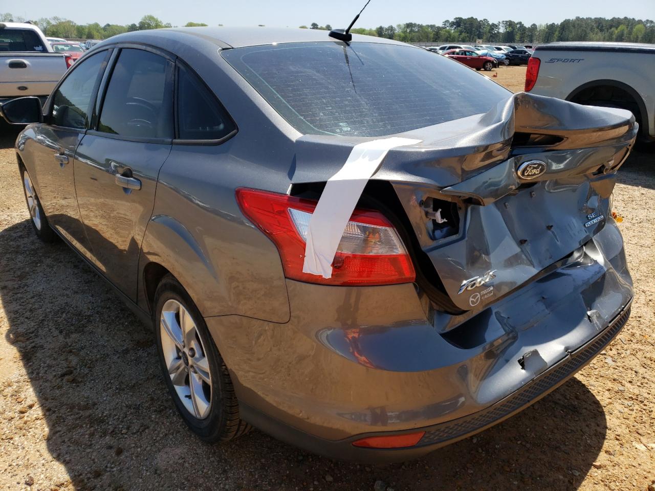 Foto 3 de la subasta – 2014 FORD FOCUS SE con VIN 1FADP3F26EL137088