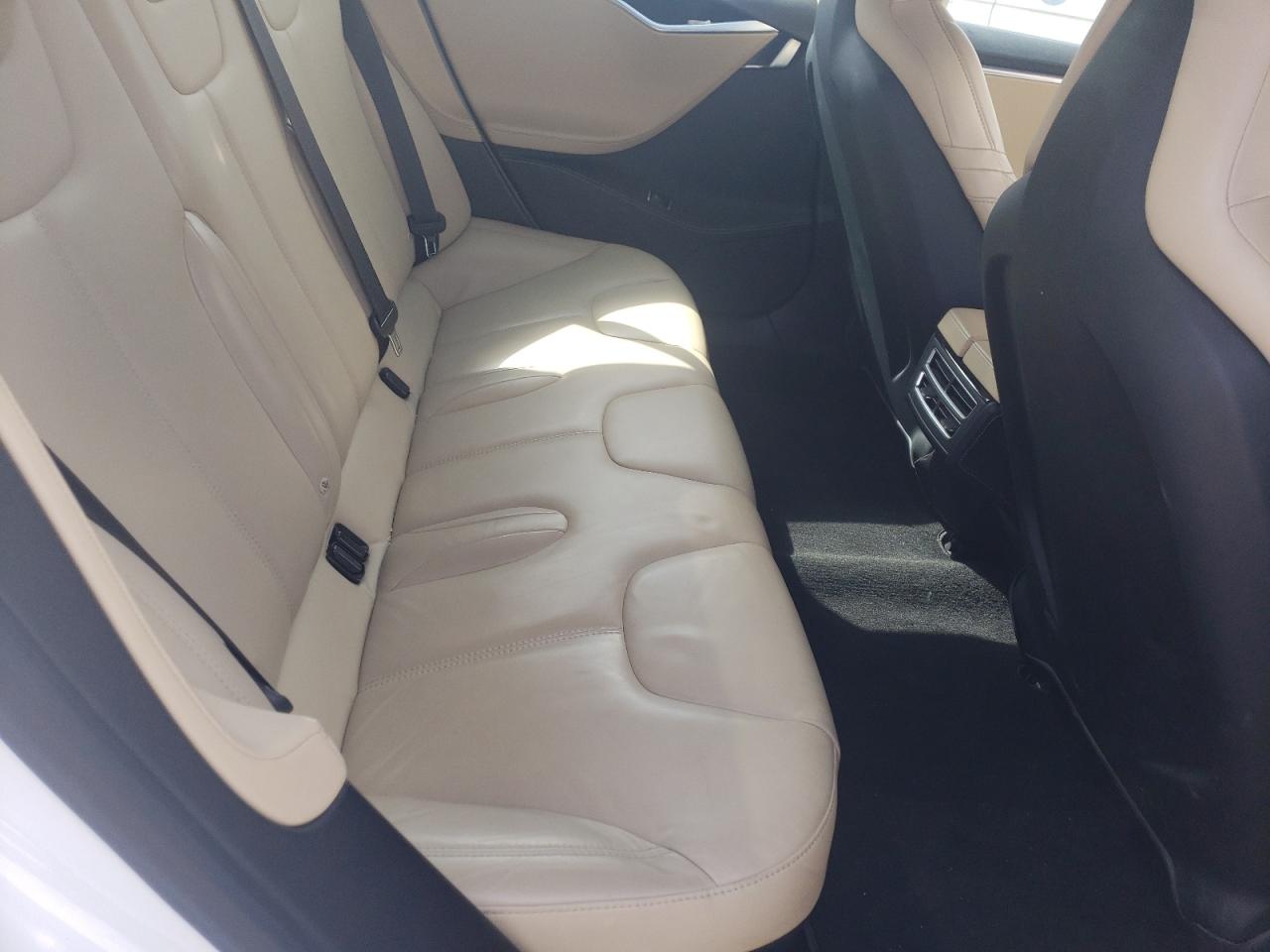 Photo 6 from auction – 2015 TESLA MODEL S 85 with VIN 5YJSA1H29FF087974