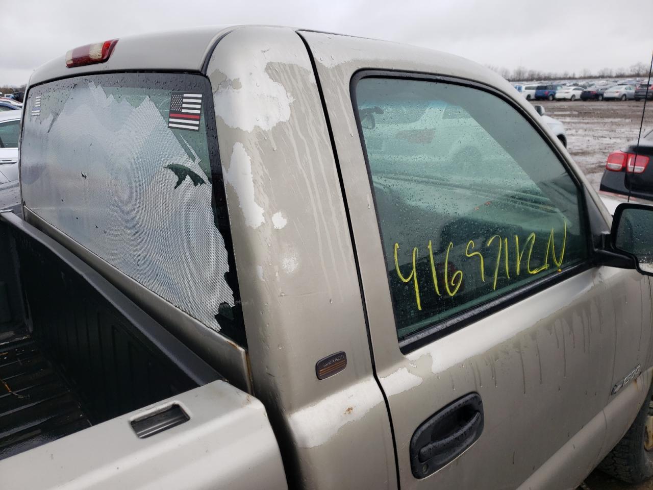 Photo 9 from auction – 2000 CHEVROLET SILVERADO with VIN 1GCEC14W9YE316643
