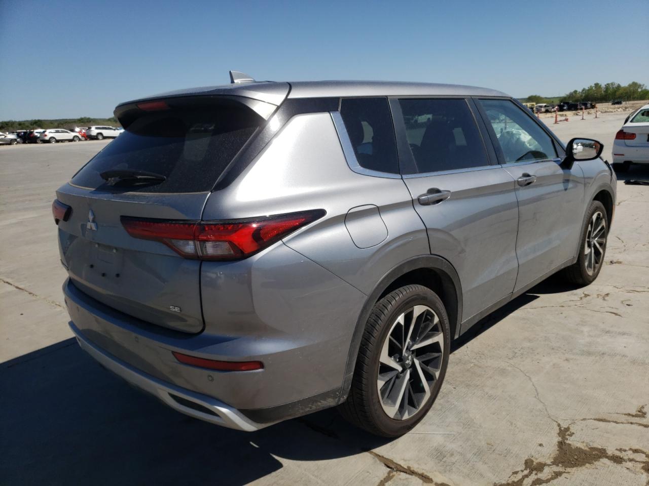 Photo 4 from auction – 2022 MITSUBISHI OUTLANDER with VIN JA4J3UA85NZ031894