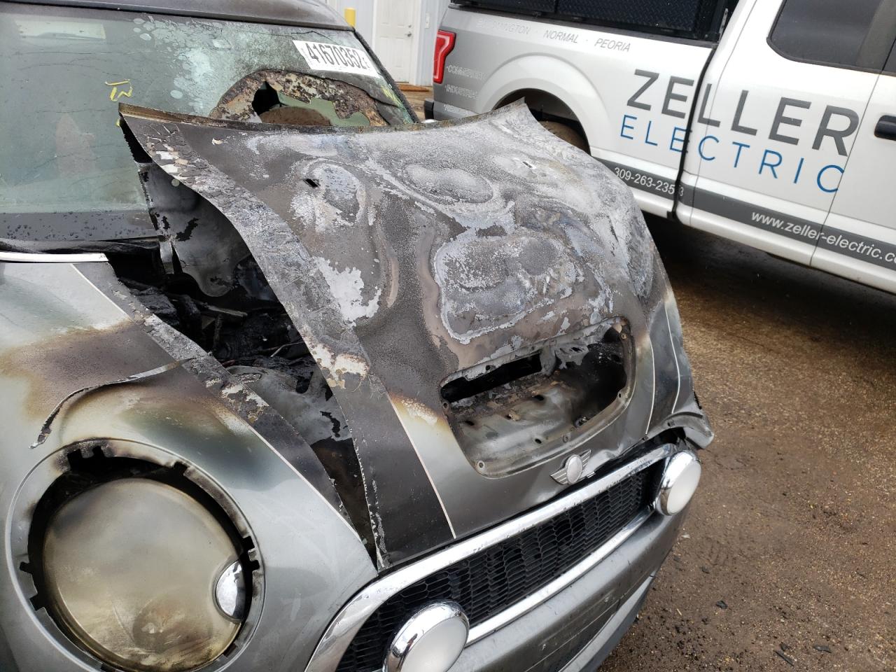 Photo 9 from auction – 2009 MINI COOPER S C with VIN WMWMM335X9TP92360