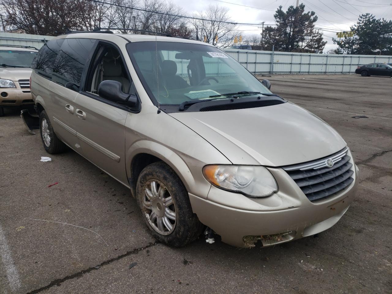CHRYSLER TOWN & COU 2005 with VIN 2C4GP54L05R524659 - Photo from auction