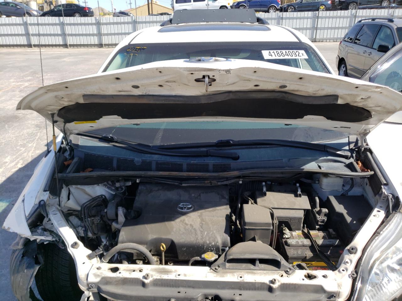 Photo 7 from auction – 2014 TOYOTA SIENNA XLE with VIN 5TDYK3DC3ES489940