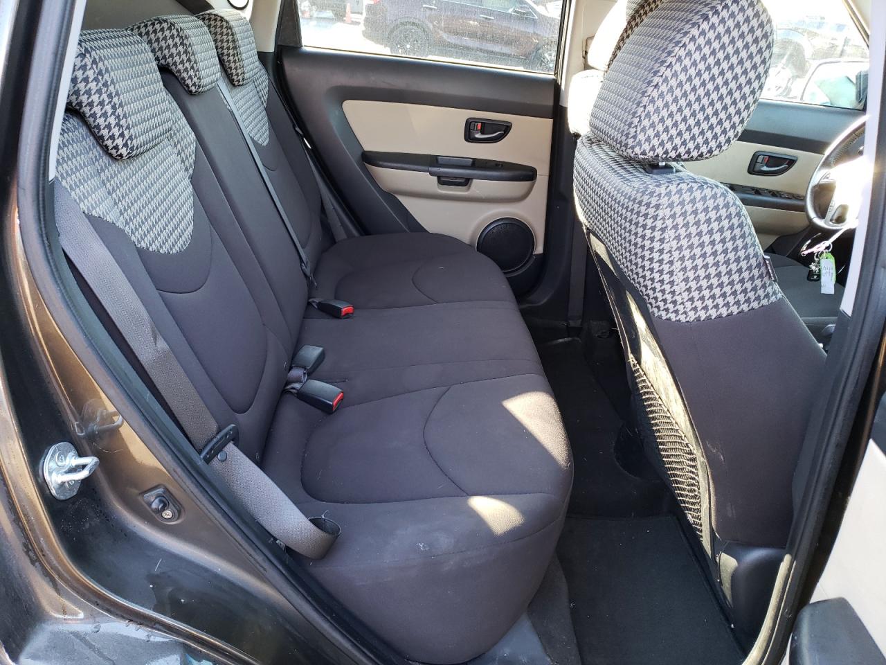 Photo 6 from auction – 2010 KIA SOUL + with VIN KNDJT2A2XA7159026