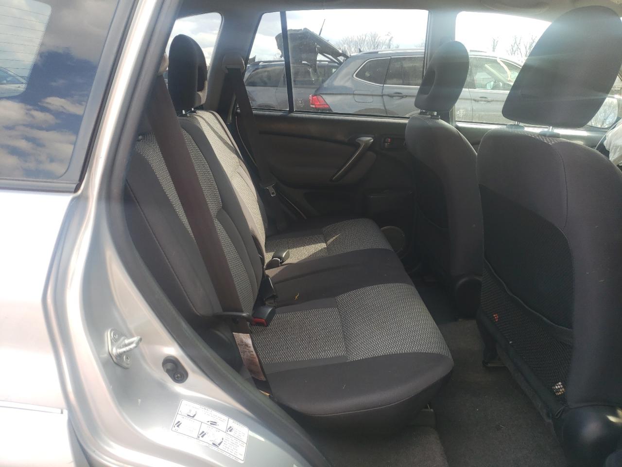 Photo 6 from auction – 2004 TOYOTA RAV4 with VIN JTEHD20V046010556