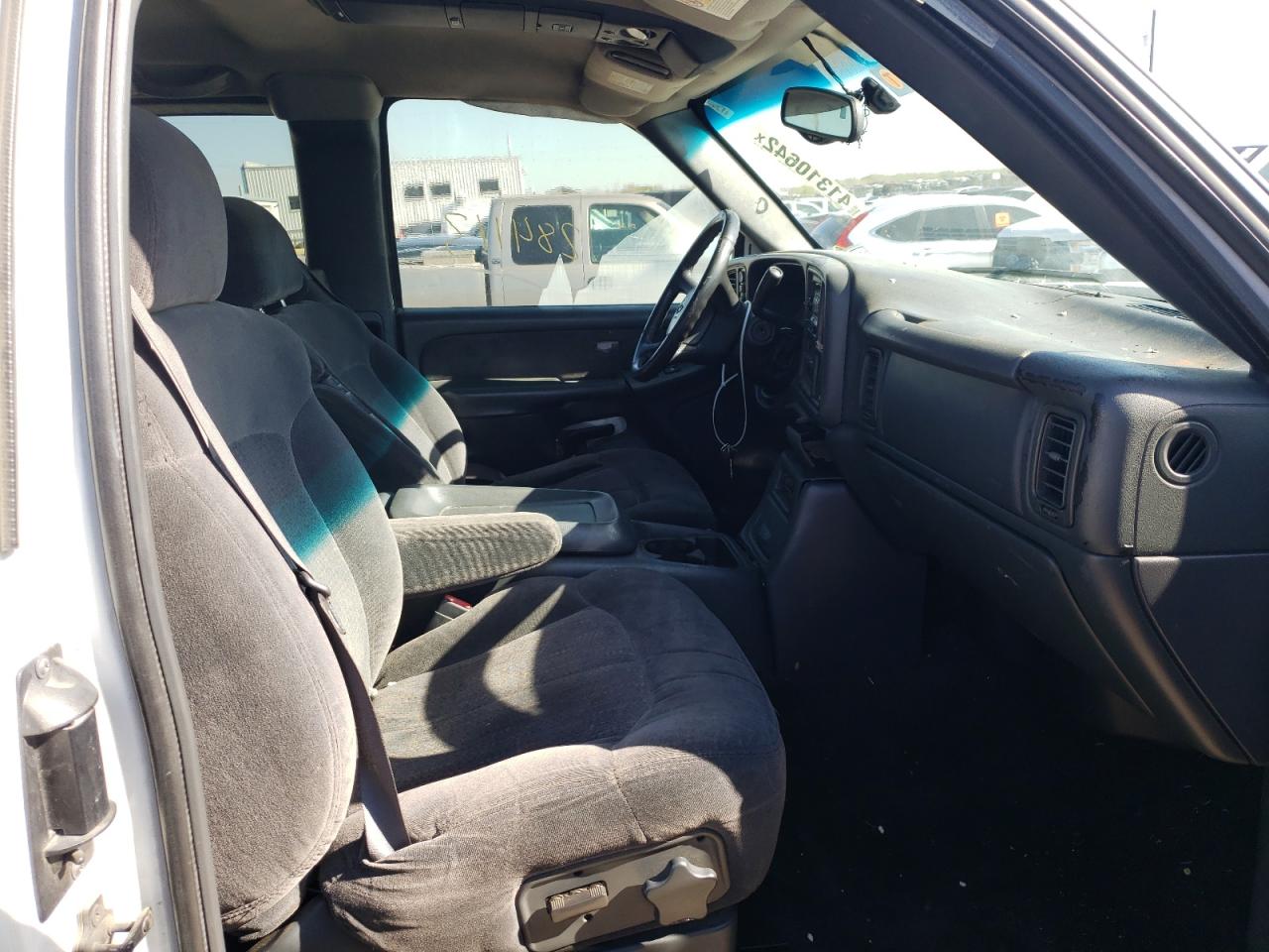 Photo 5 from auction – 2002 CHEVROLET SILVERADO with VIN 2GCEK19T021381536